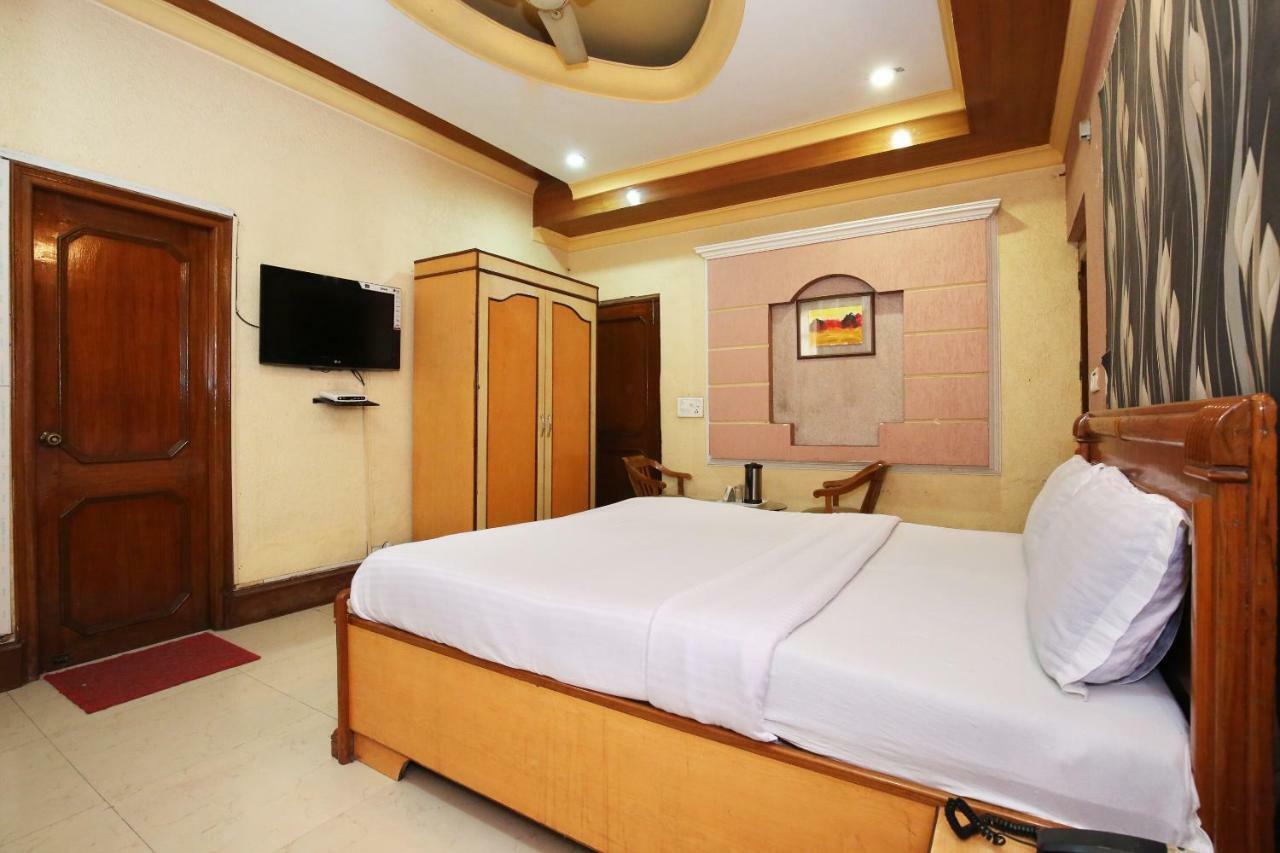 Capital O 10990 Hotel Gobind Regency Zirakpur ภายนอก รูปภาพ