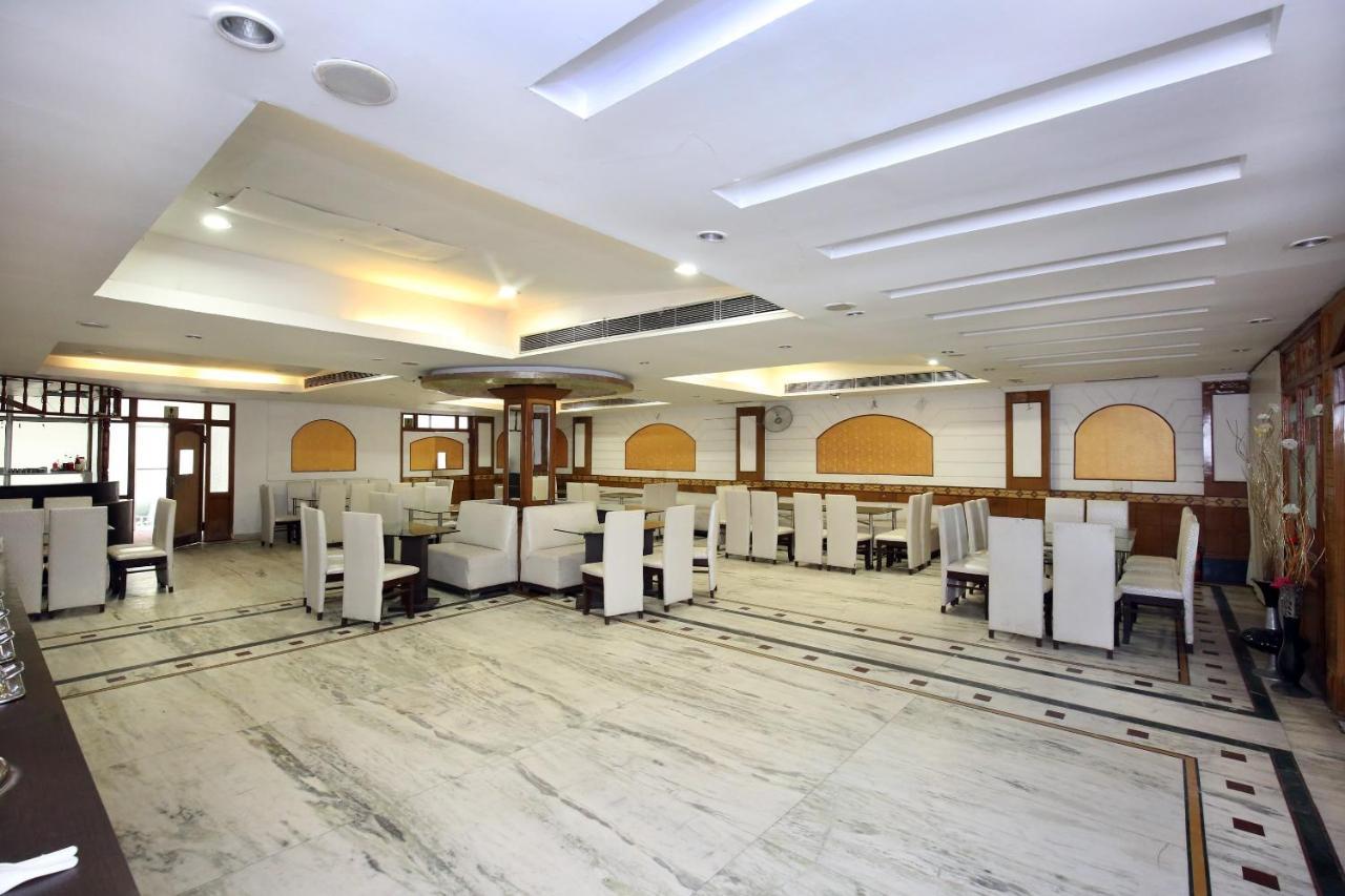 Capital O 10990 Hotel Gobind Regency Zirakpur ภายนอก รูปภาพ